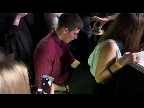 ❤️ Regte seks in 'n Russiese nagklub. 18-jarige Russiese meisie in die anus en vagina in 'n nagklub genaai ❤️❌ Fokvideo by ons af.pornplaybb.ru