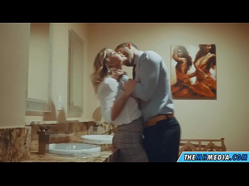 ❤️ Wanneer 'n rondborstige blondine jou in 'n openbare toilet verlei ❤️❌ Fokvideo by ons af.pornplaybb.ru